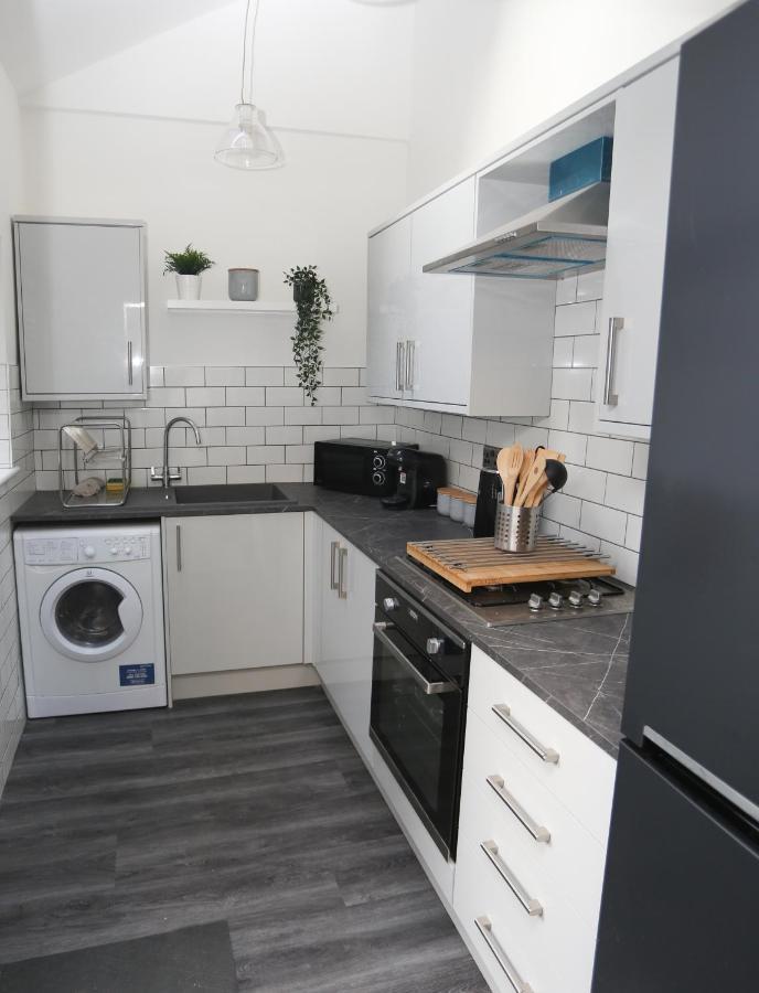 Cheerful 4-Bedroom Home In Sheffield Walkly エクステリア 写真