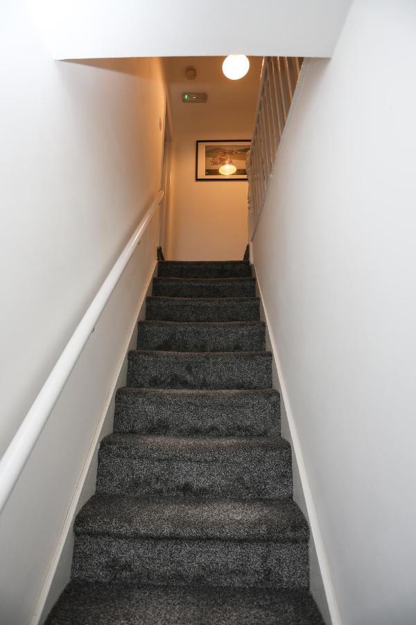 Cheerful 4-Bedroom Home In Sheffield Walkly エクステリア 写真