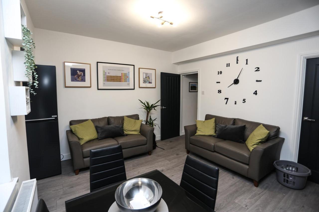 Cheerful 4-Bedroom Home In Sheffield Walkly エクステリア 写真