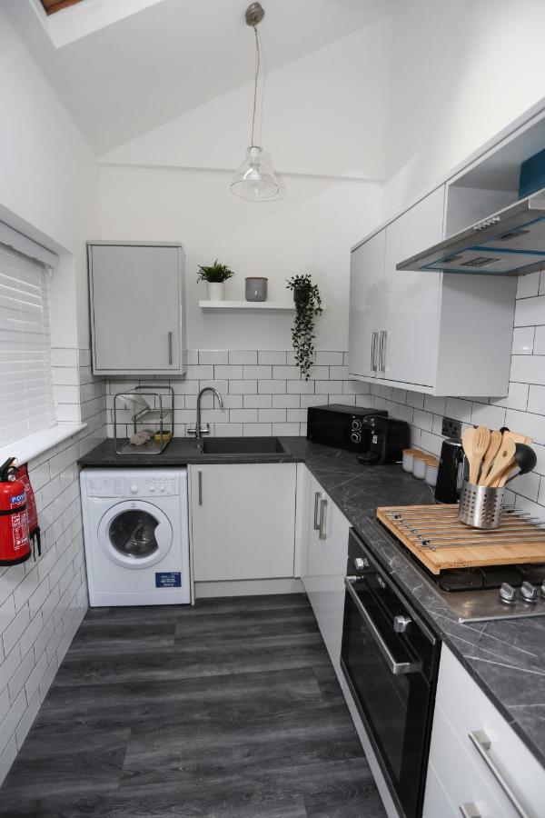 Cheerful 4-Bedroom Home In Sheffield Walkly エクステリア 写真