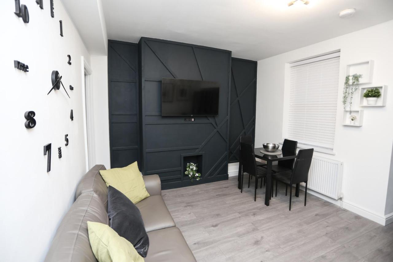 Cheerful 4-Bedroom Home In Sheffield Walkly エクステリア 写真