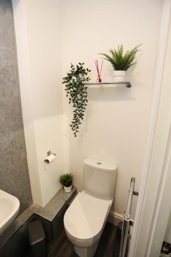 Cheerful 4-Bedroom Home In Sheffield Walkly エクステリア 写真